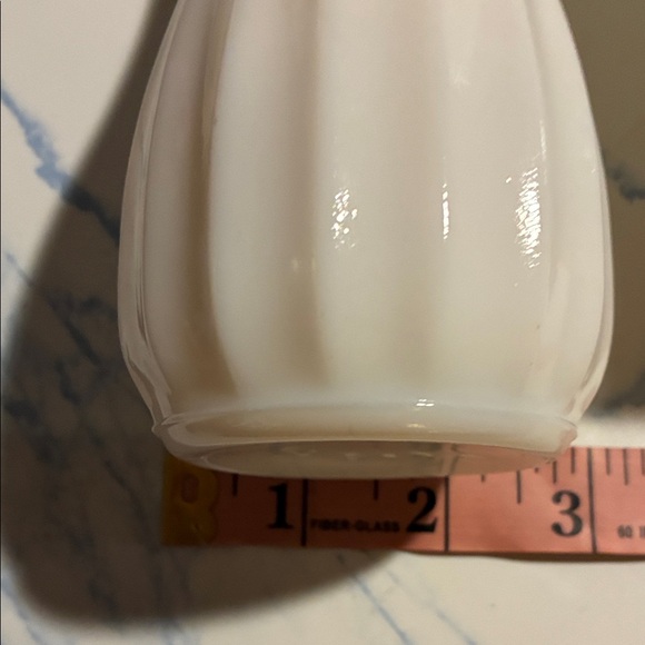 Elegant Vintage White Milk Glass Vase Set of 2 - Picture 5 of 7
